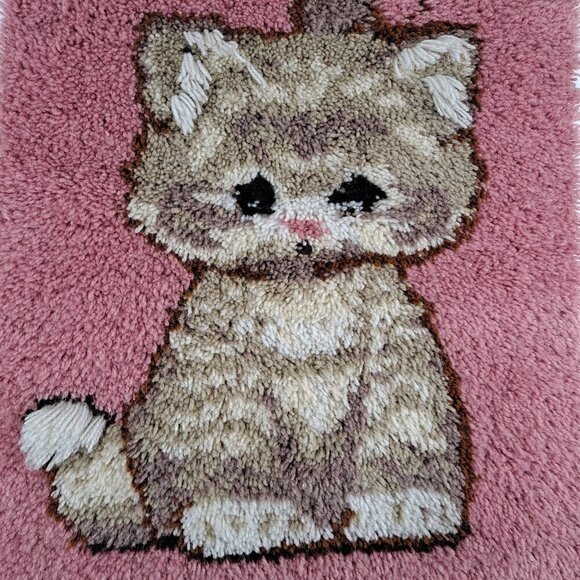 Vintage Latch Hook Rug Wall Hanging Kitten with Mouse on Head Pink Handmade - Picture 3 of 6